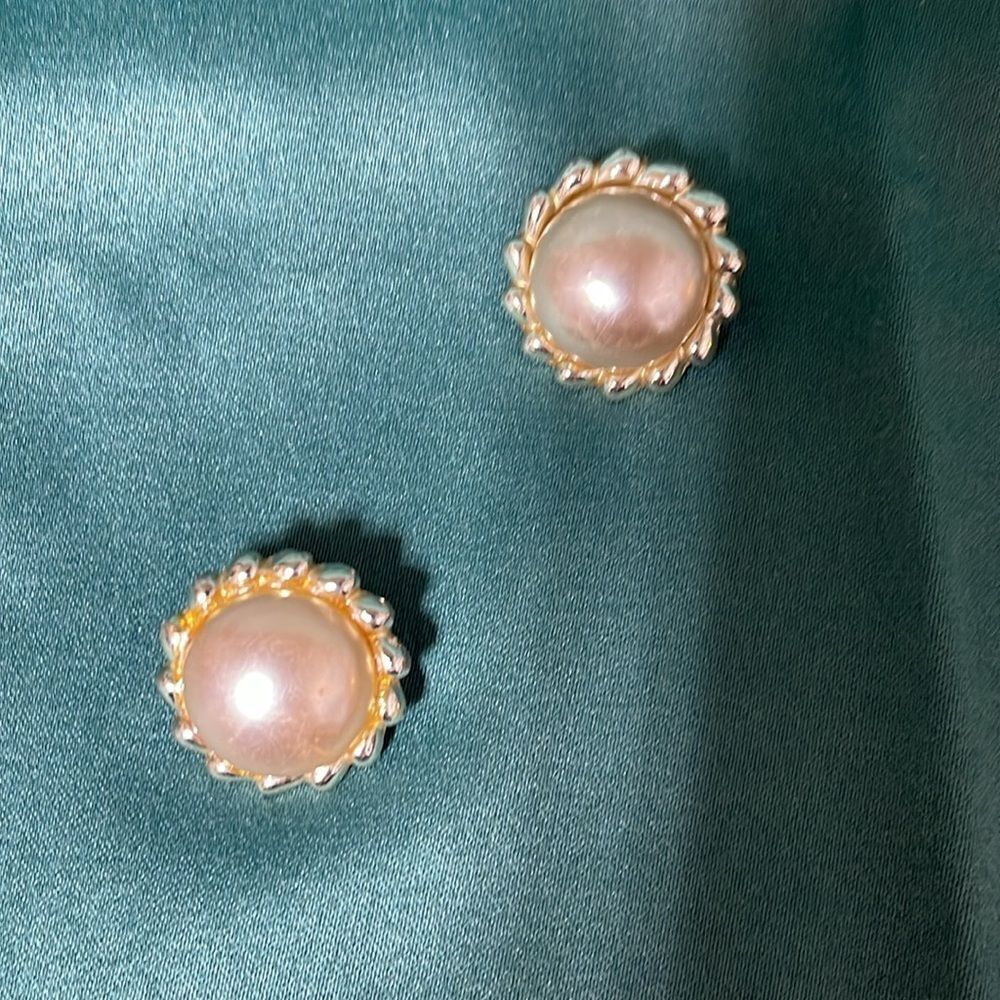 Vintage Marvella Faux Pearl Gold Tone Clip-On  Earrings - Picture 3 of 6